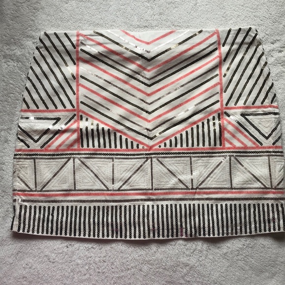 ☘️☘️ NWOT Express sequin mini skirt - Picture 3 of 8